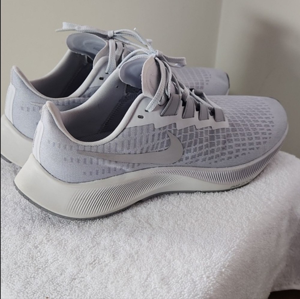 Nike Air Zoom Pegasus 37 Grey Metallic Silver (Women's) Women's 9.5 NWOB